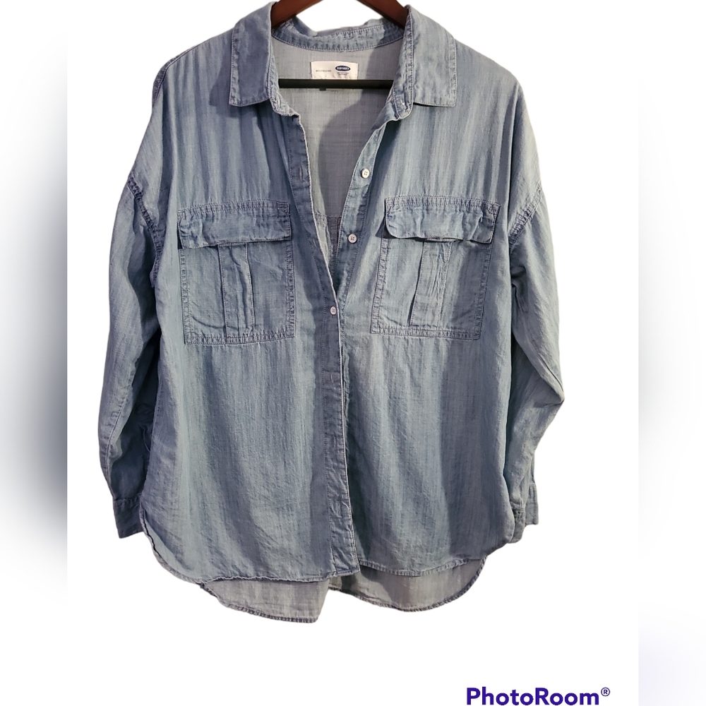 Old navy denim shirt. Blue. Size large